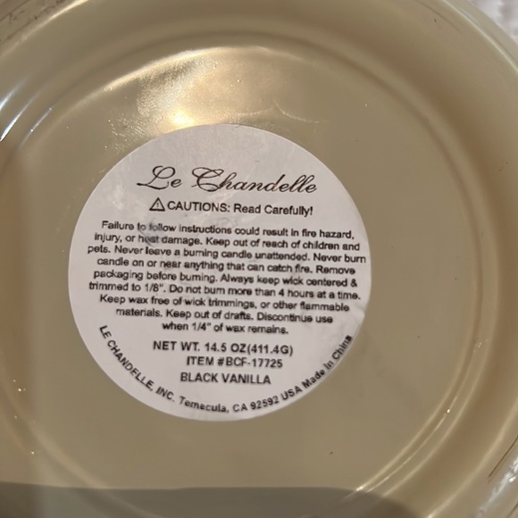 Le Chandelle Vanilla Bean Blossom three wick candle, new - Picture 8 of 8